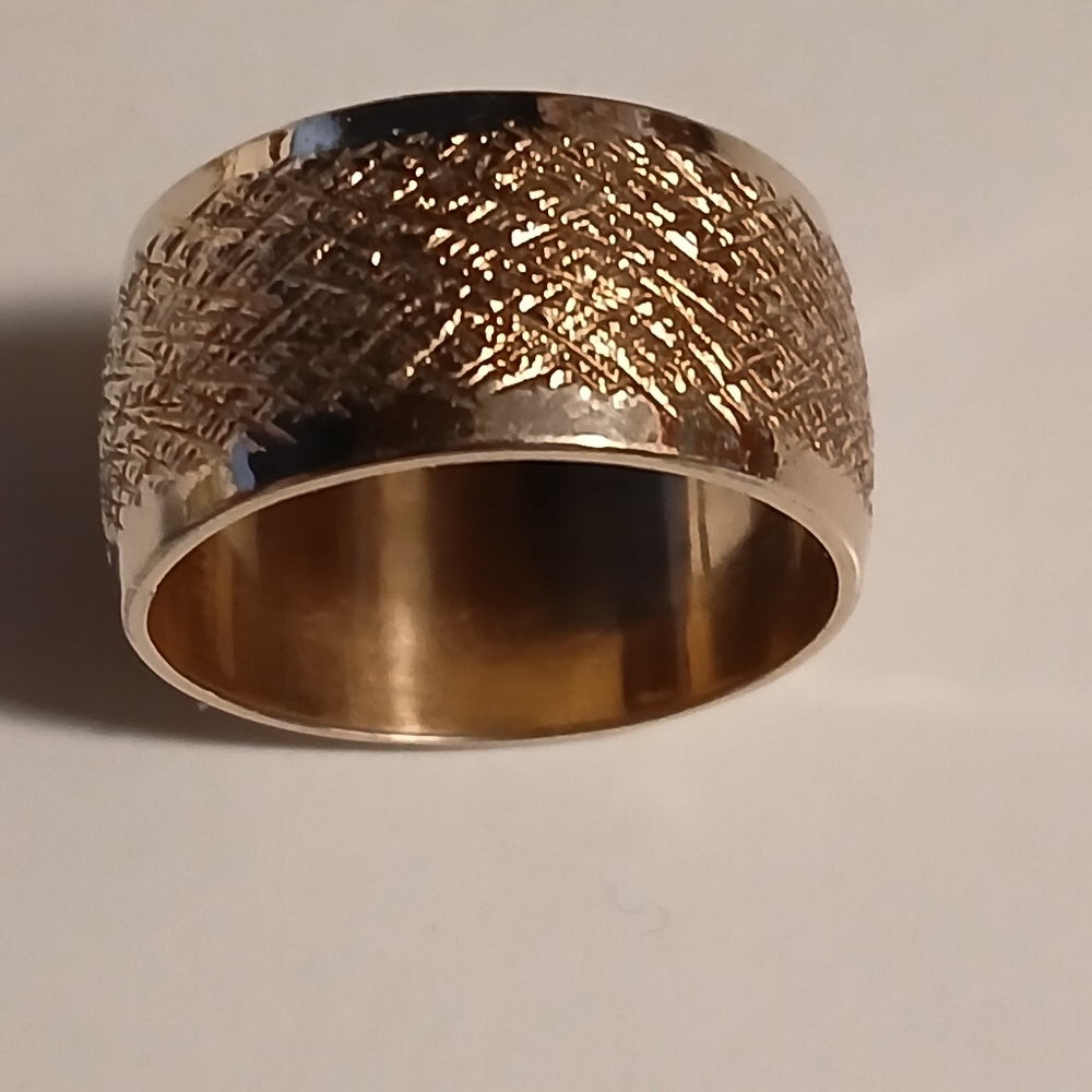 Vintage Gold Filled Textured Wedding Band - Picture 4 of 6